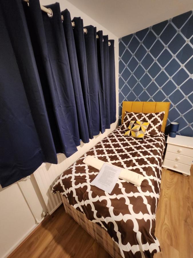 Gatwick Star Night Stay - Gatwick Кроули Екстериор снимка