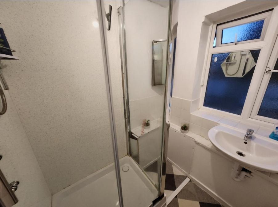 Gatwick Star Night Stay - Gatwick Кроули Екстериор снимка