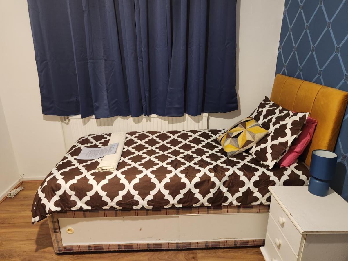 Gatwick Star Night Stay - Gatwick Кроули Екстериор снимка