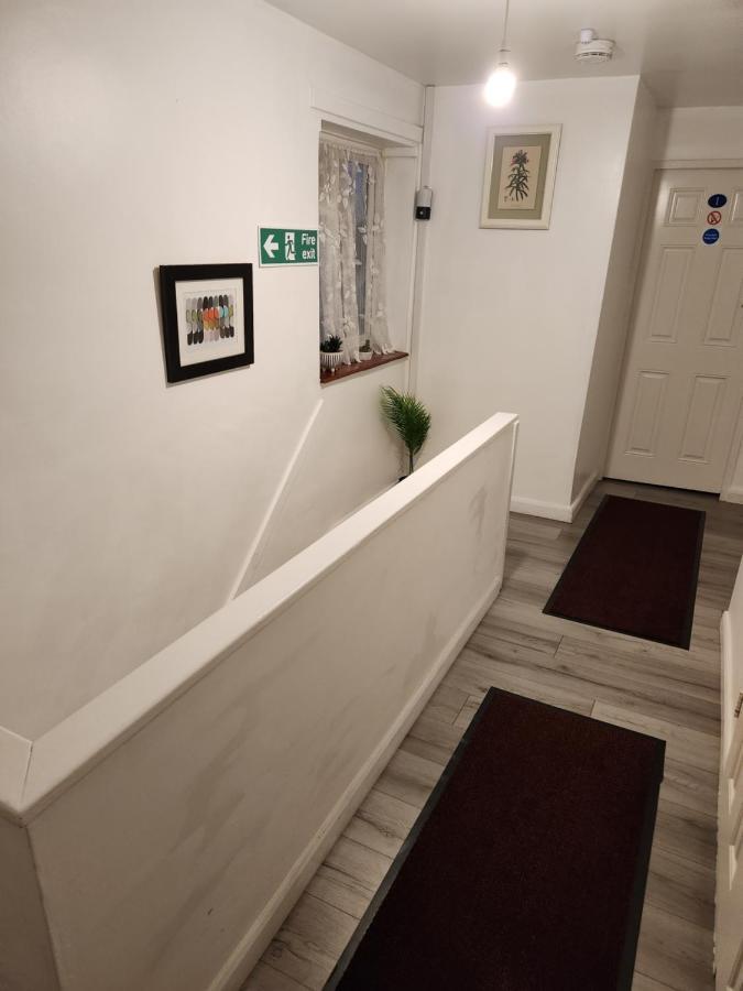Gatwick Star Night Stay - Gatwick Кроули Екстериор снимка
