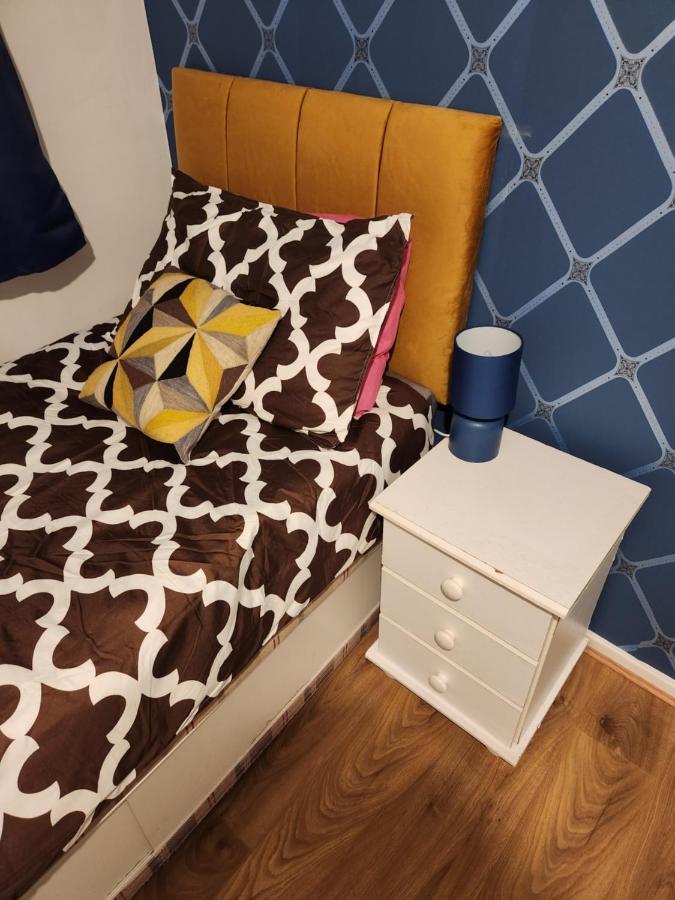 Gatwick Star Night Stay - Gatwick Кроули Екстериор снимка