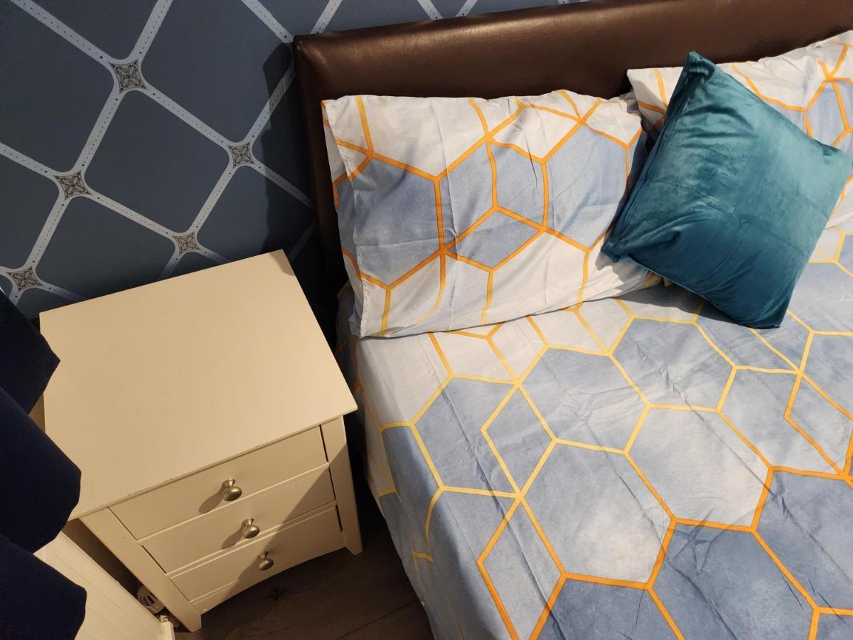 Gatwick Star Night Stay - Gatwick Кроули Екстериор снимка
