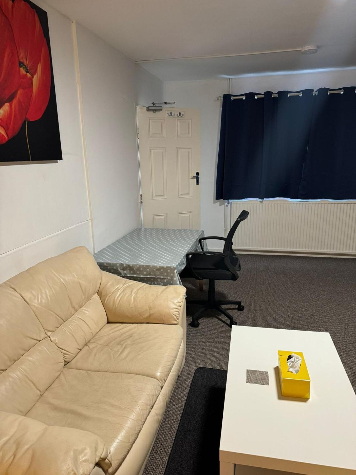 Gatwick Star Night Stay - Gatwick Кроули Екстериор снимка