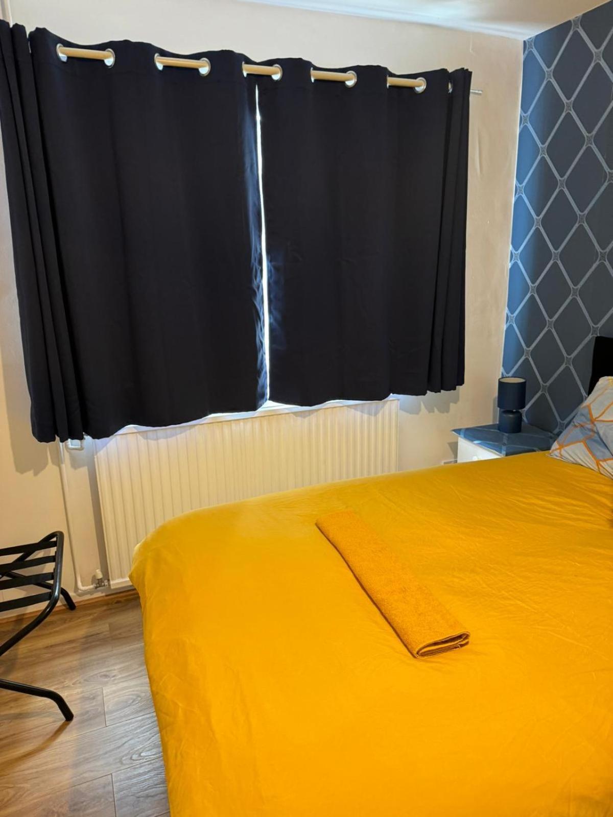 Gatwick Star Night Stay - Gatwick Кроули Екстериор снимка