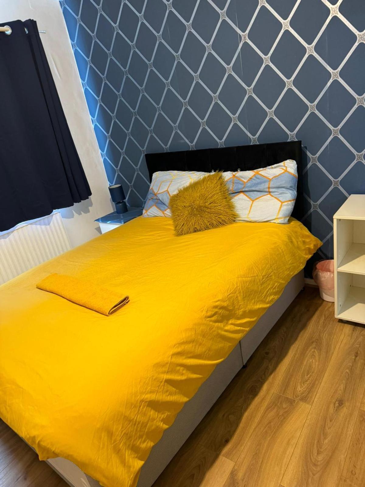Gatwick Star Night Stay - Gatwick Кроули Екстериор снимка