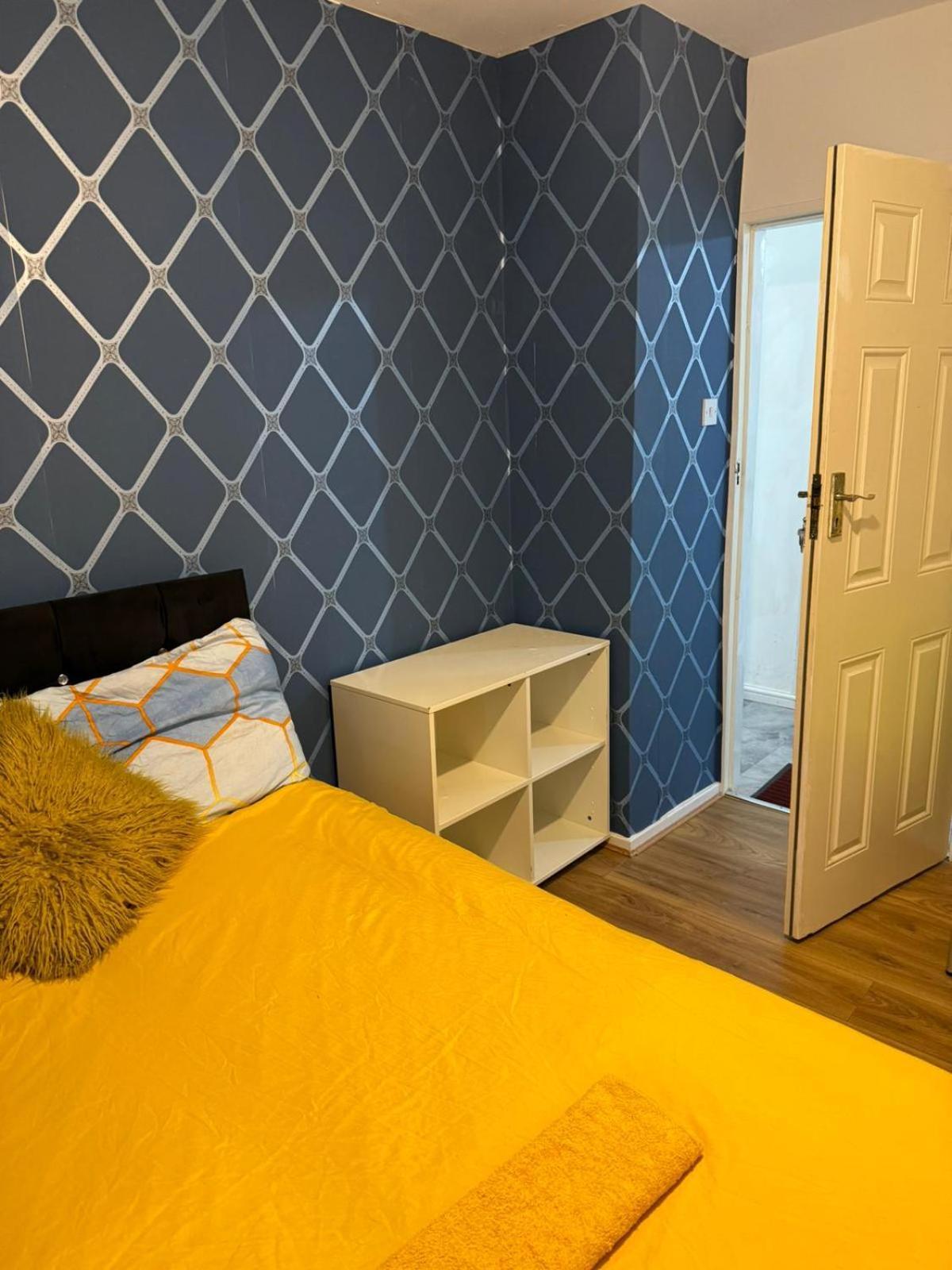 Gatwick Star Night Stay - Gatwick Кроули Екстериор снимка