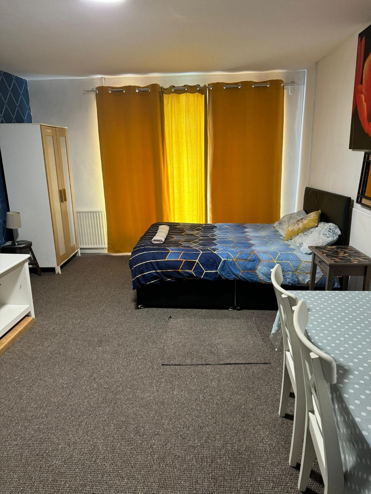 Gatwick Star Night Stay - Gatwick Кроули Екстериор снимка